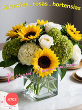 Centro de Mesa Primaveral con Girasoles, Rosas Blancas y Hortensias Verdes México